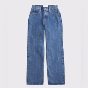 ABERCROMBIE Curve Love High Rise 90s
Relaxed Jean - Size 28 Regular
